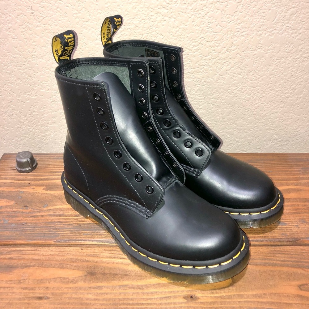 Dr. Martens - W’s size 6 - unworn - no laces